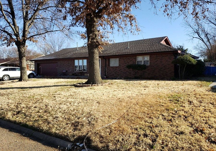 2nd image of 2828 Robin Rd