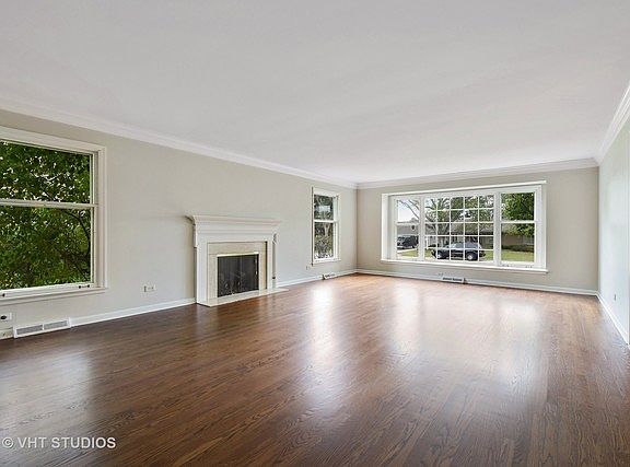 4th image of 524 Lake Shore Dr N