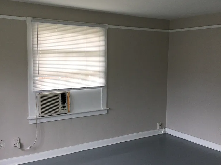 2588 Herschel St #4 — Photo 3