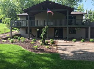 16989 Mountain Rdg, Dubuque, IA 52002