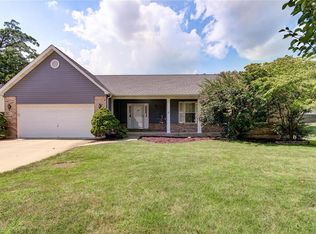 977 Chestnut Oak Dr, Saint Charles, MO 63303