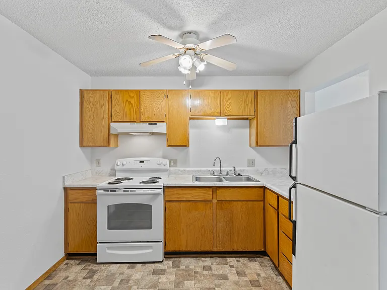 Liberty/Tambo Apartments — Photo 16
