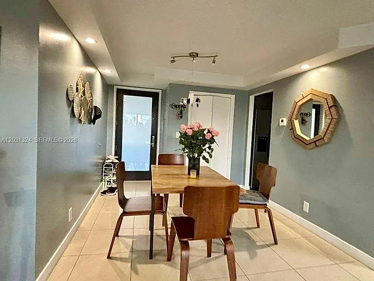 301 Golden Isles Dr #406 — Photo 2