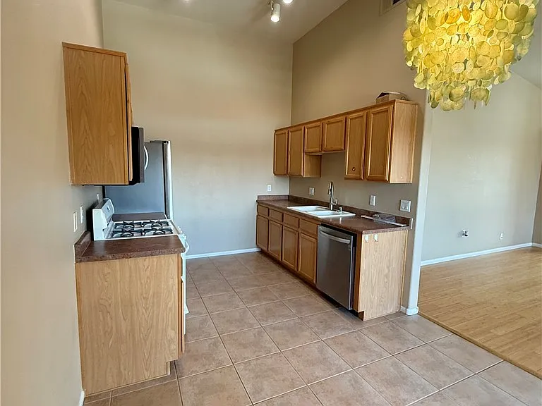 2305 W Horizon Ridge Pkwy #2423 — Photo 13