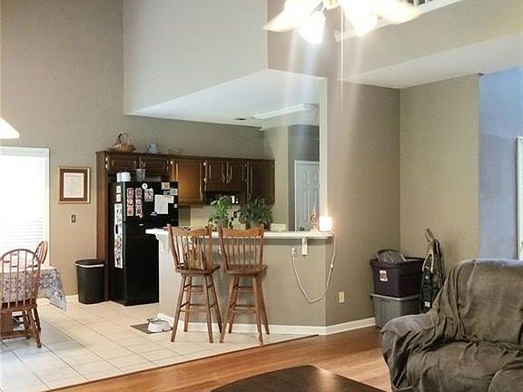 5th image of 384 Oak Springs Dr