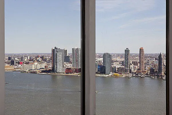 Rented by R New York | media 9