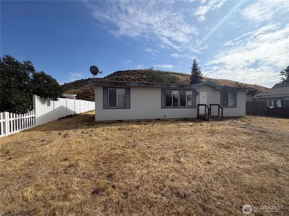 405 1/2 W Clay Street, Dayton, WA 99328