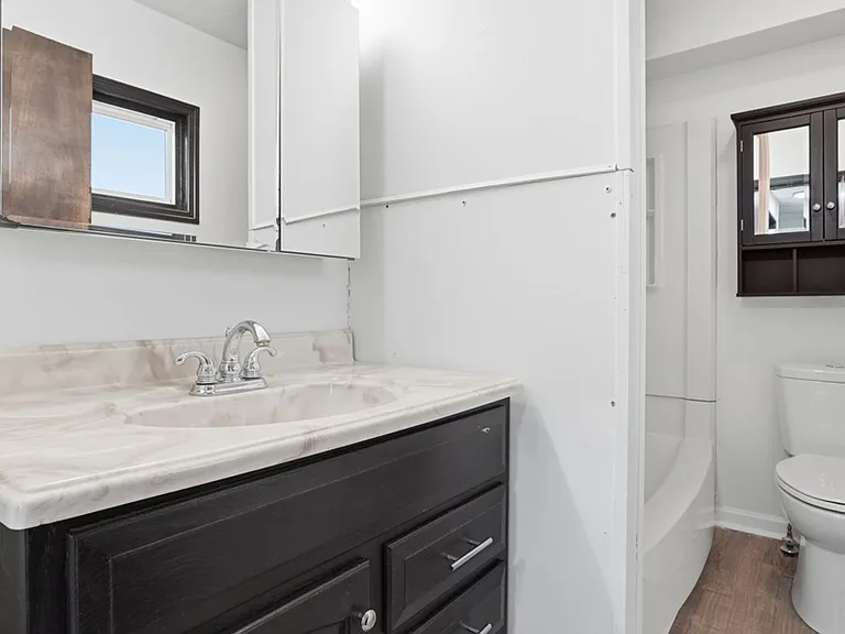 2512 Franklin St — Photo 4