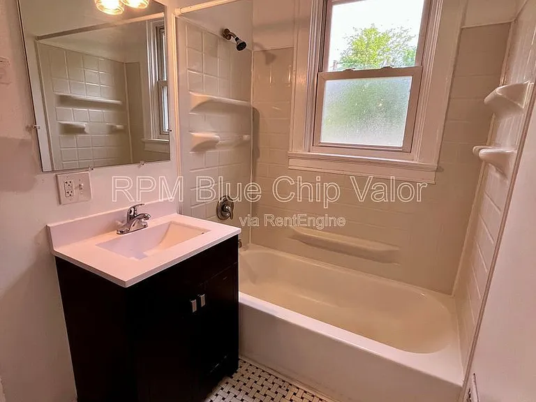 2119 Cathedral Ave #1 — Photo 9