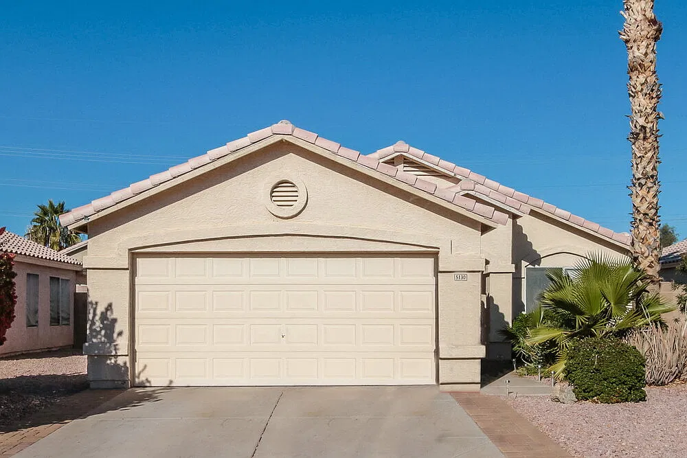 3 bed, 2.0 bath, 1313 sqft, $2,055 — Photo 1