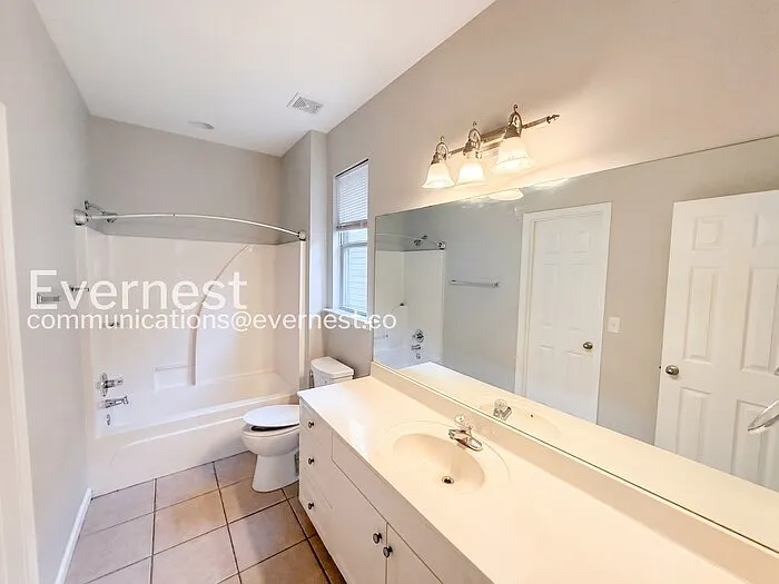 1136 Washington Dr — Photo 10