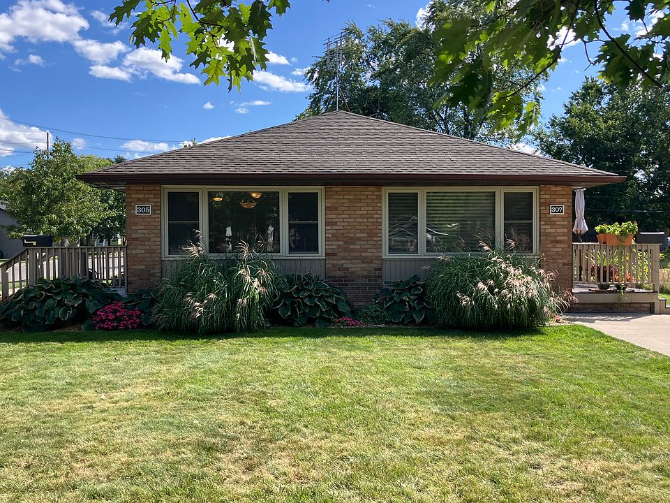 Front of Building. 305 to Left, 307 to Right