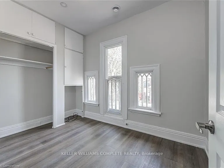 200 Park Ave #UPPER — Photo 33