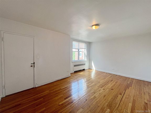 4th image of 3011 Parsons Boulevard #7N