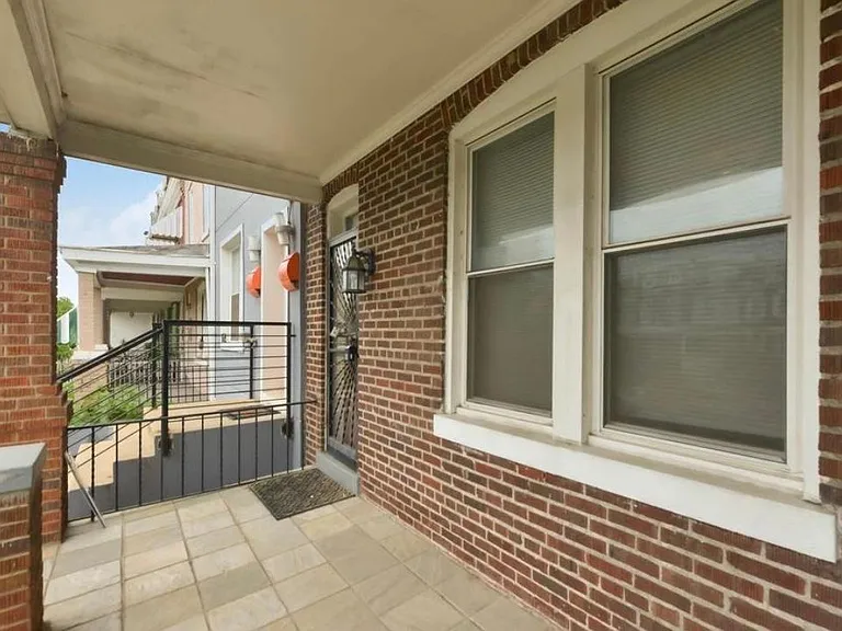 2120 4th St NE — Photo 2