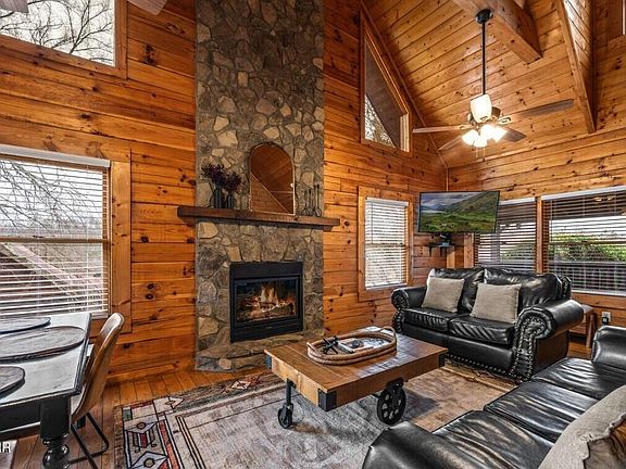 4th image of 1540 Rainbow Ridge Way