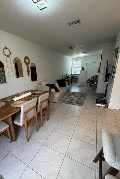4 bed, 1580 sqft, $2,850 — Photo 2