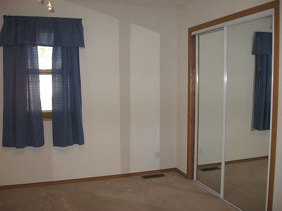 14-1/2' x 12-1/2' Bedroom