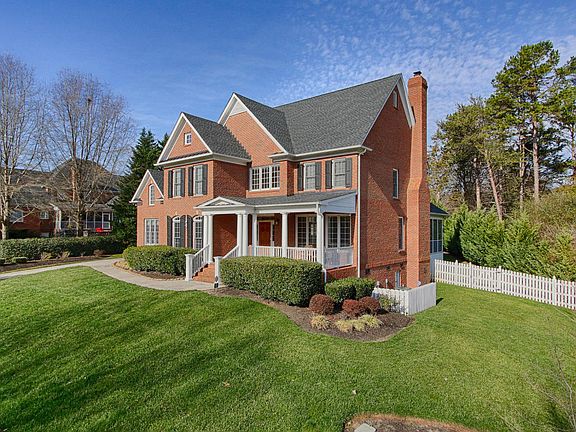 2nd image of 905 Blackstone Dr