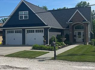 766 Persimmon Rd, Petersburg, IL 62675