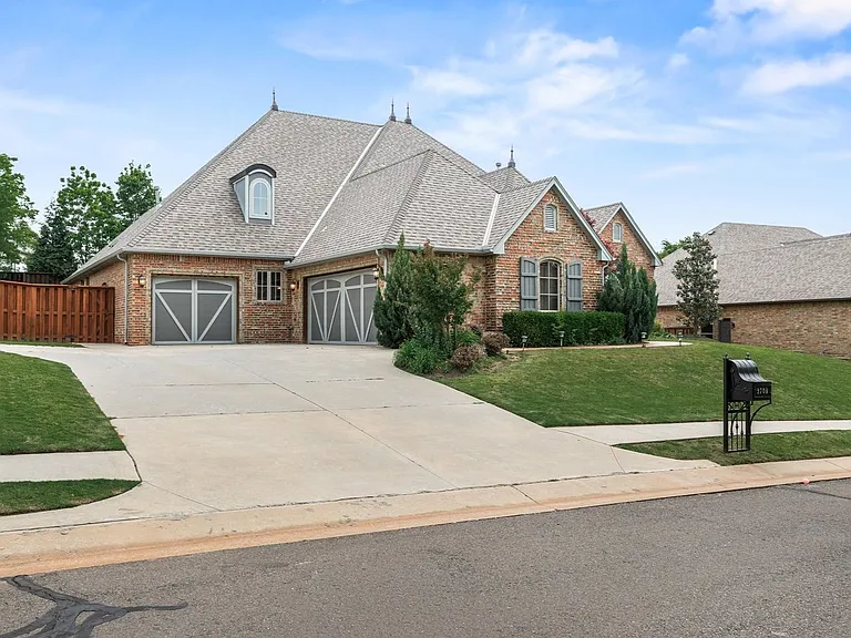 2708 Cattle Dr — Photo 2