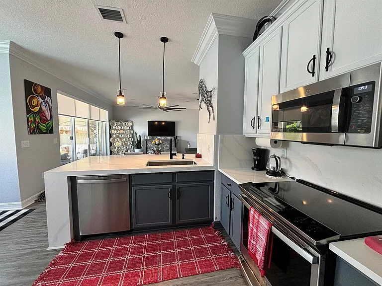 8219 Calabria Lakes Dr — Photo 33