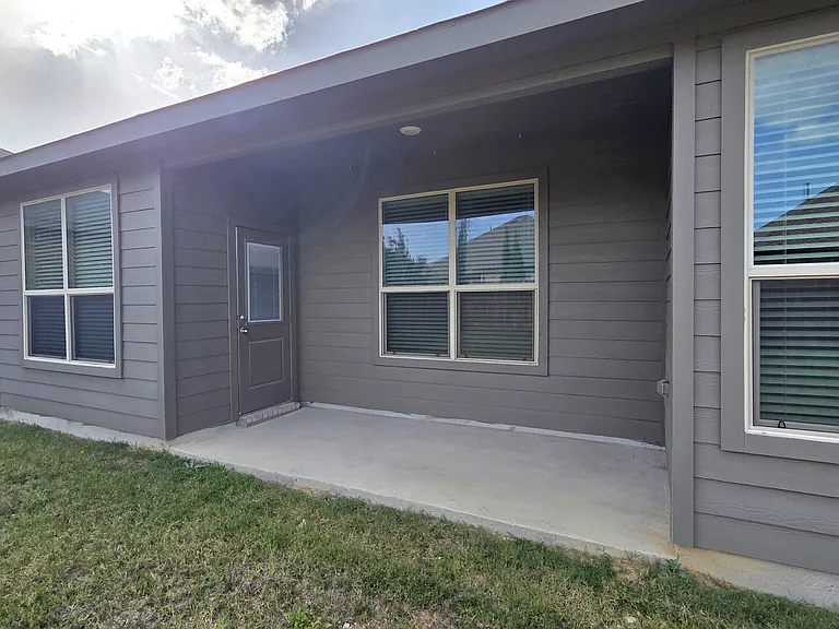 321 Youngblood Ln — Photo 18