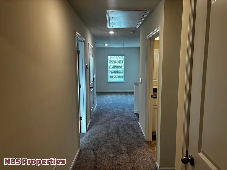 935 Utopia Ln — Photo 31