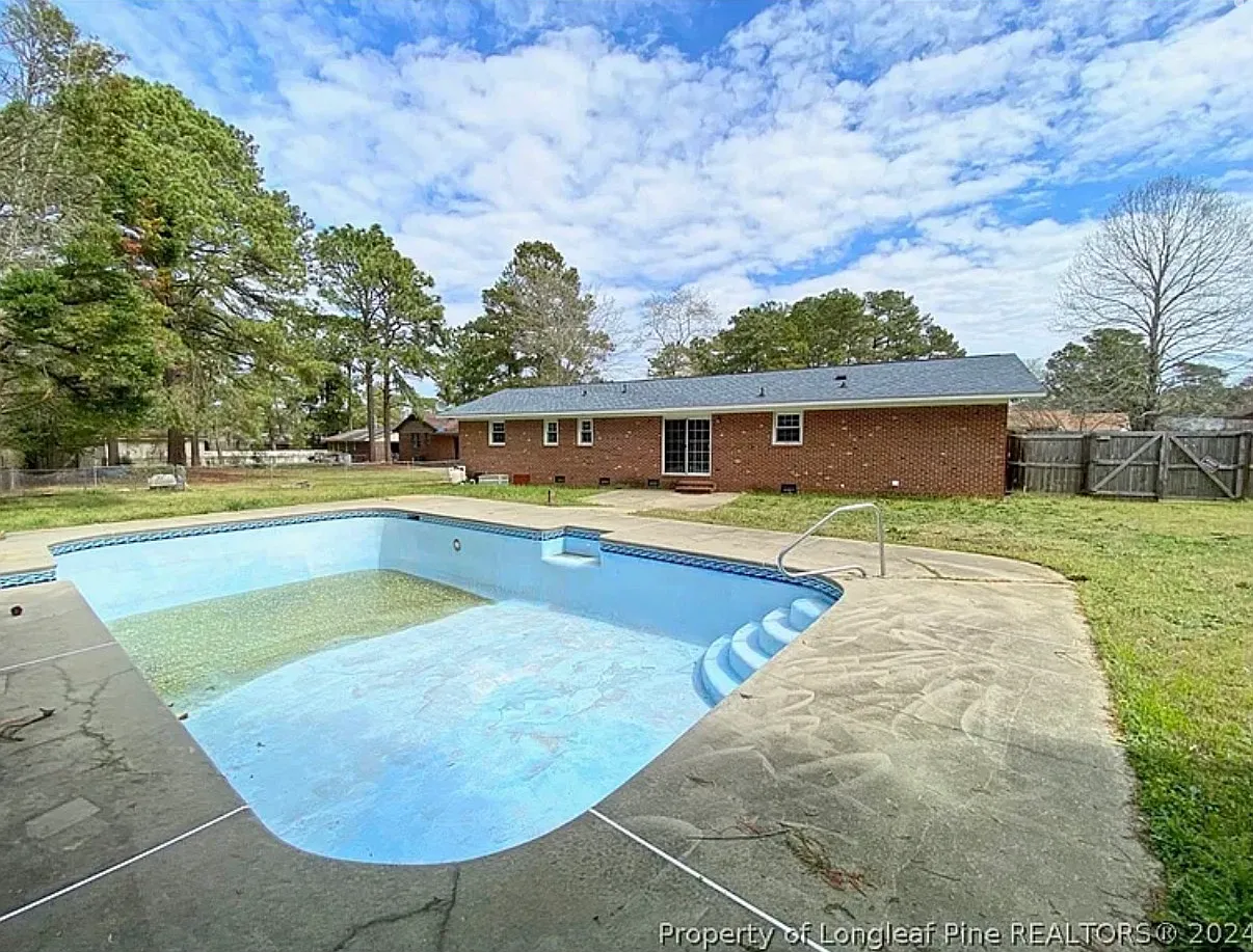 3 bed, 1.5 bath, 1339 sqft, $800 — Photo 2