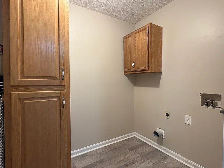 1404 Douglas St — Photo 19