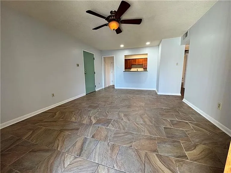 818 Moss St — Photo 5