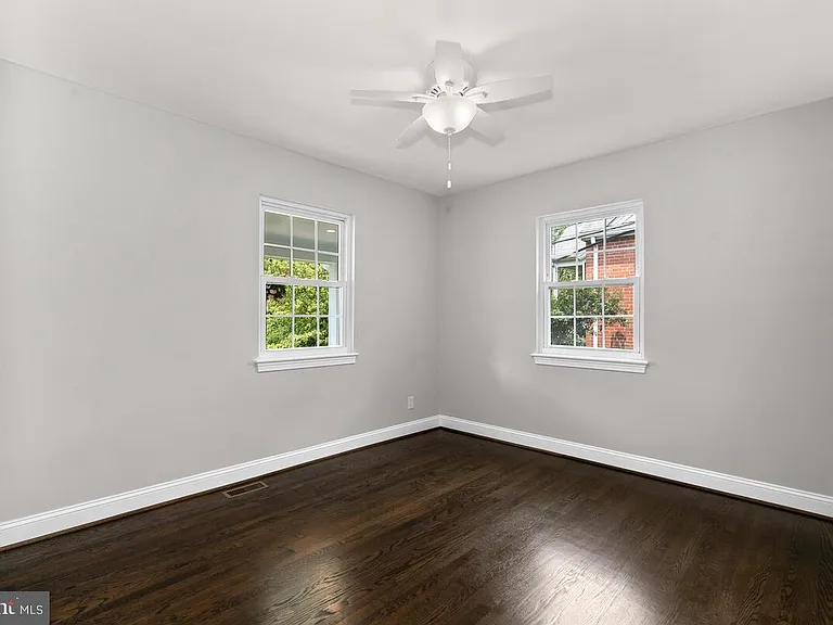 1506 Noyes Dr — Photo 23