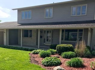 87 Brantwood Ave, Elk Grove Village, IL 60007