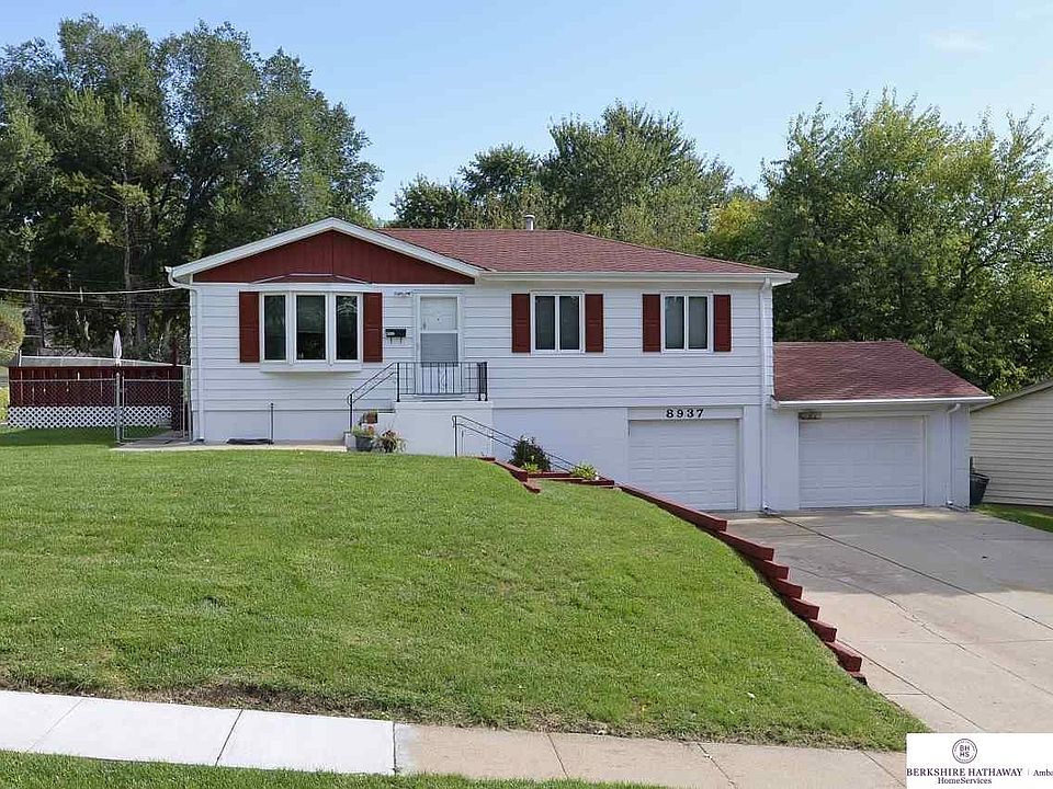 1st image of 8937 Laurie Cir
