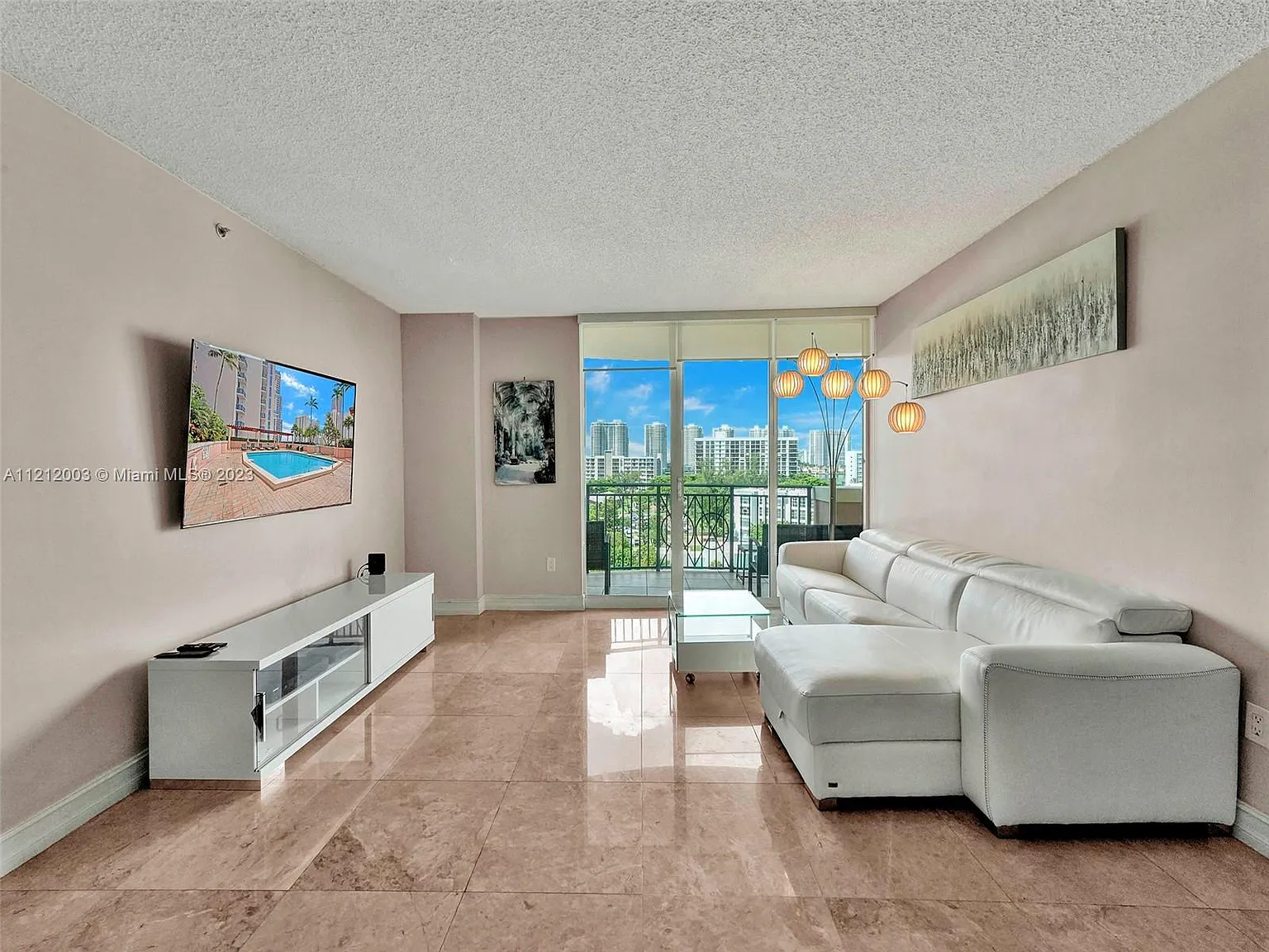 King David Of Sunny Isles — Photo 1