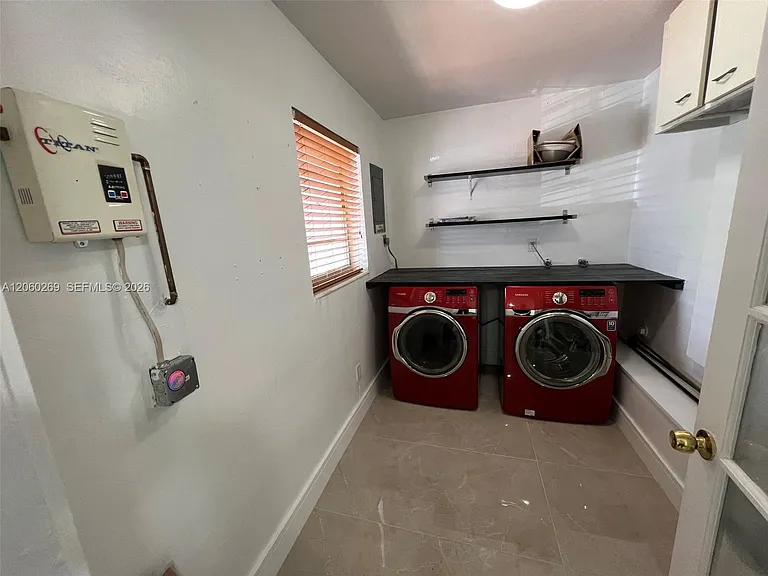 1820 W 72nd Pl — Photo 8