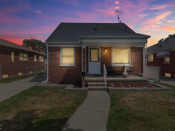 21605 Trombly St, Saint Clair Shores, MI 48080