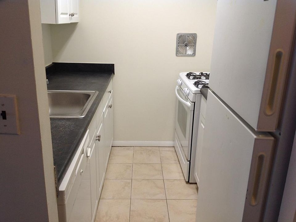 2nd image of 27 Northill St APT 1W