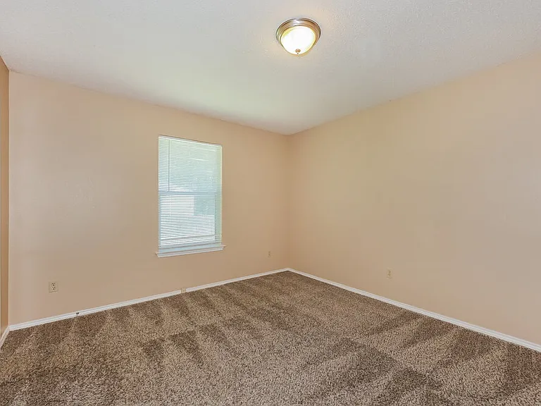 1125 Hidden Creek Dr — Photo 13