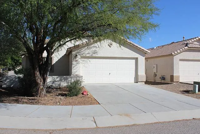 3 bed, 1642 sqft, $1,800 — Photo 1