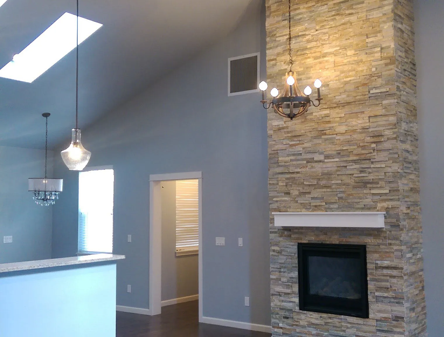 2645 Abigail Ln — Photo 2