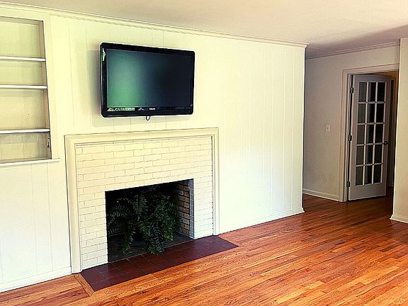 4th image of 8005 Hayden Dr