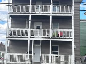 518 Privilege St, Woonsocket, RI