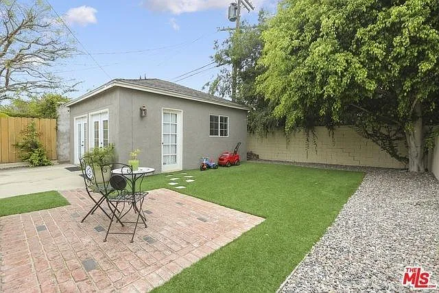 8335 Holy Cross Pl — Photo 17
