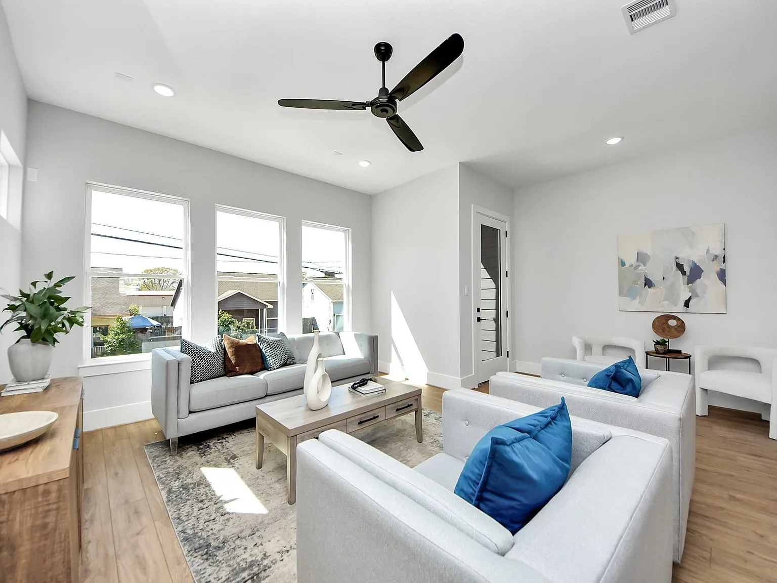 3 bed, 3.5 bath, 1839 sqft, $2,650 — Photo 1
