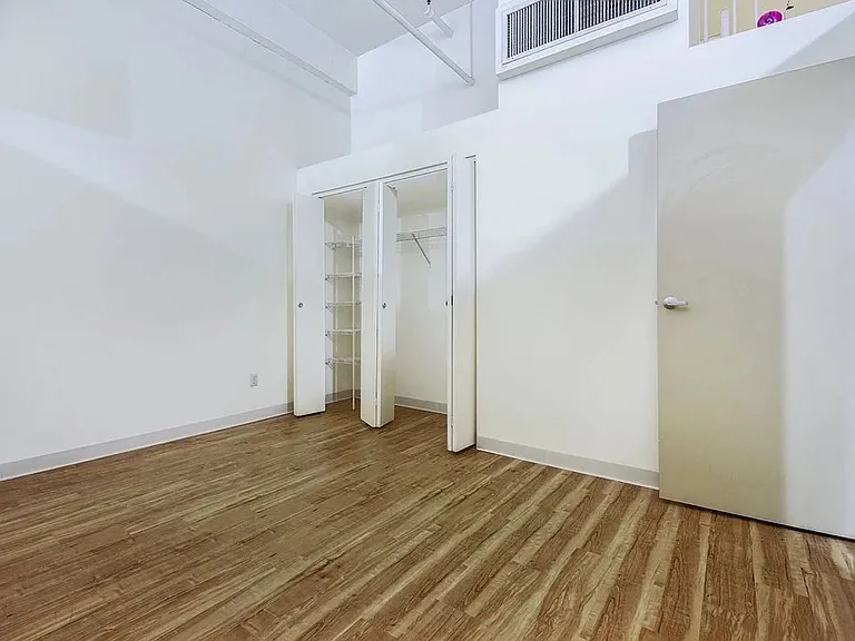 1555 California St #301 — Photo 8
