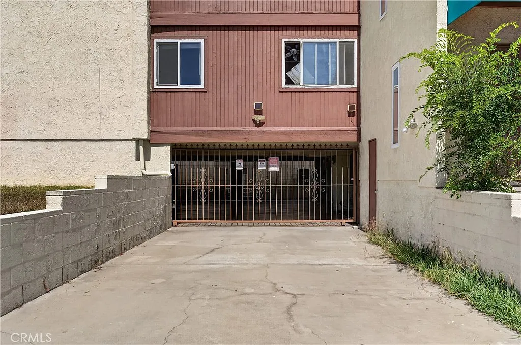 1 bed, 1.5 bath, 1128 sqft, $2,350 — Photo 2