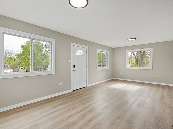4th image of 78 Rochester St