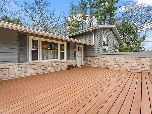 3rd image of 1854 Woodridge Cir