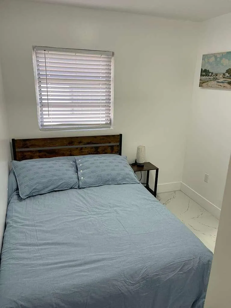4 bed, 6.0 bath, 2012 sqft, $1,594 — Photo 2
